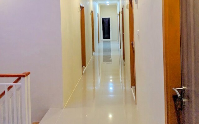 RedDoorz @ Karema Area Mamuju