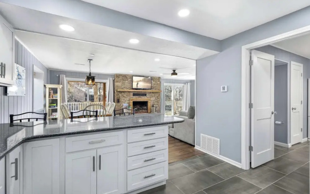 Lakation at the Waters Edge