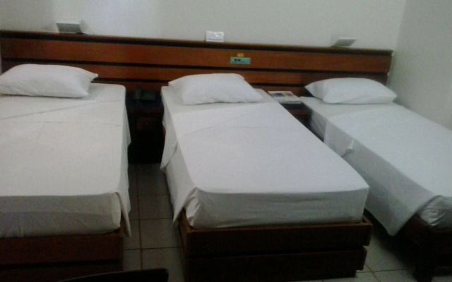 Oft Plaza Oeste Hotel