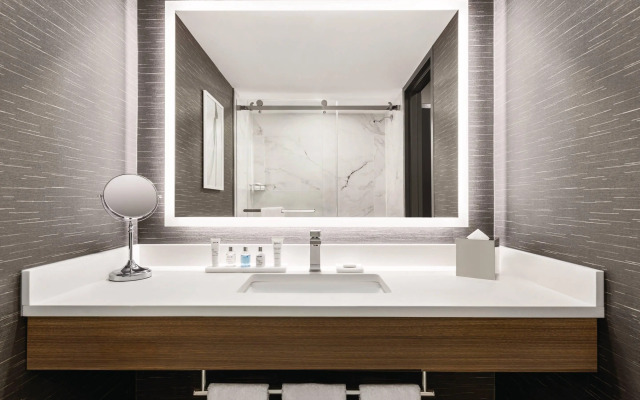 Radisson Blu Vancouver Airport Hotel & Marina