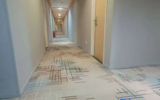 Bujing Hotel (Xi'an Liberal Arts College Taibai South Road Subway Station)