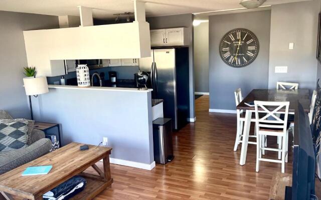 Top Floor Riverfront Condo with Stellar Sunsets!