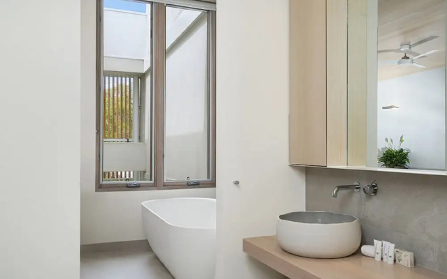Your Luxury Escape - Driftwood Two