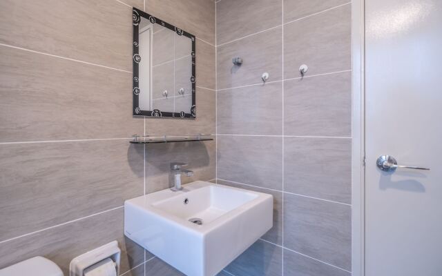 OYO Home89606Exquisite Studio Midhill