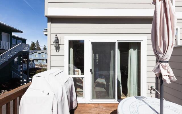 Pet-Friendly Venturi with Fireplace and BBQ on the Deck by RedAwning