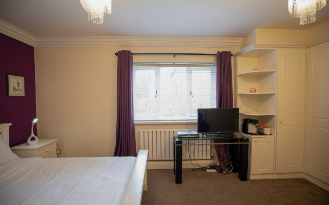 OYO Oakcroft Guest House Manchester Airport