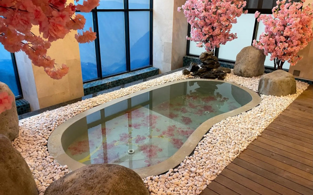 The Yanné, Onsen Hotel
