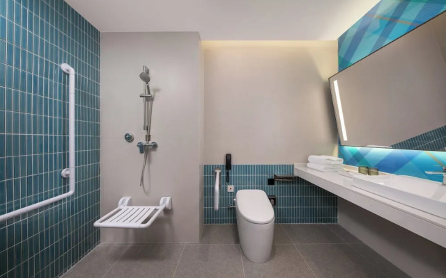 Holiday Inn Express Qingdao City Balcony by IHG