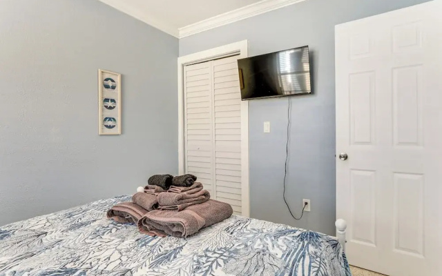 Walk to Beaches & Gulf: Indian Rocks Beach Duplex!
