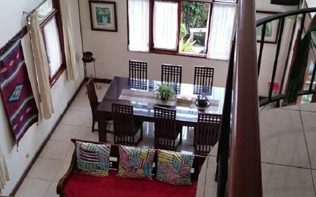 Villa Rumah Kita – Guest Rooms – Cimenyan