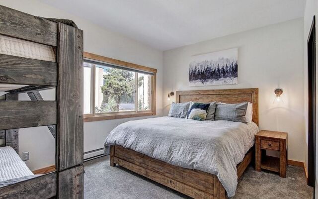 Mountainwood 301 2 Bedroom Condo by RedAwning