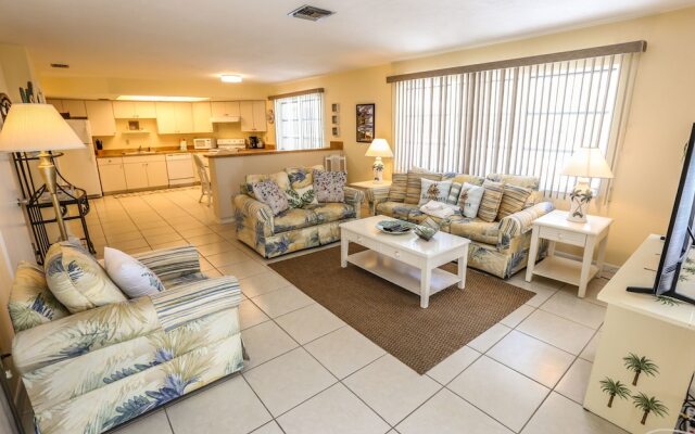 3561 Estero Blvd Manor