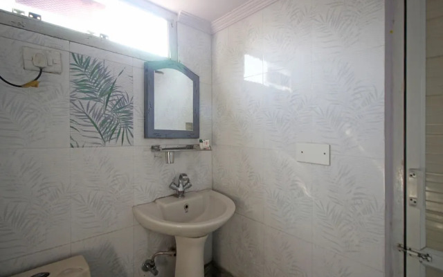 OYO 7147 Hotel Madhur Regency