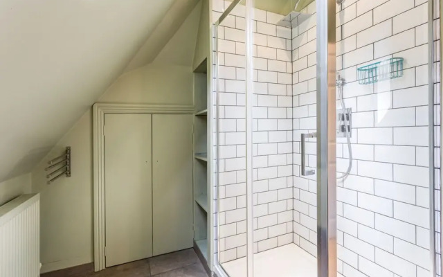 Spacious & Stylish Cotswold Family home