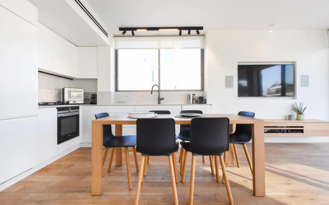 Authentic 3BR Penthouse in Ben Gurion by HolyGuest