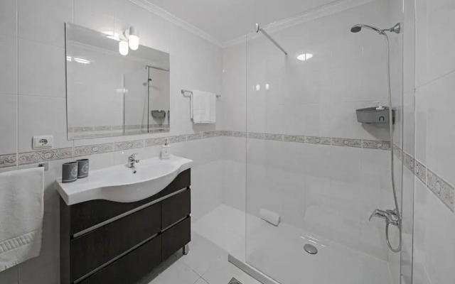 Duplex With sea View, Reis Magos V