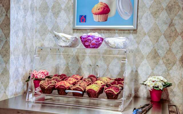 Motel 6 Huntsville, ON