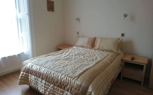 Dee Hotel