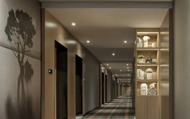 Century Star Holiday Hotel (The Ancient City of Shangqiu Nanjing Road)