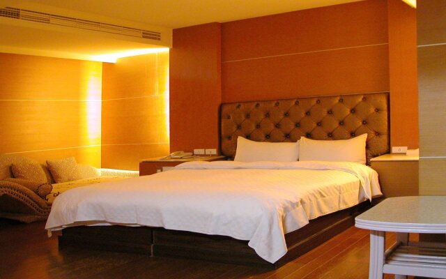 Zaw Jung Business Hotel