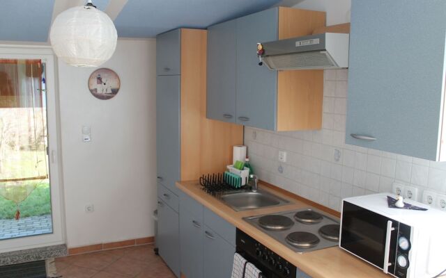 Spacious Bungalow near Sea in Grundshagen