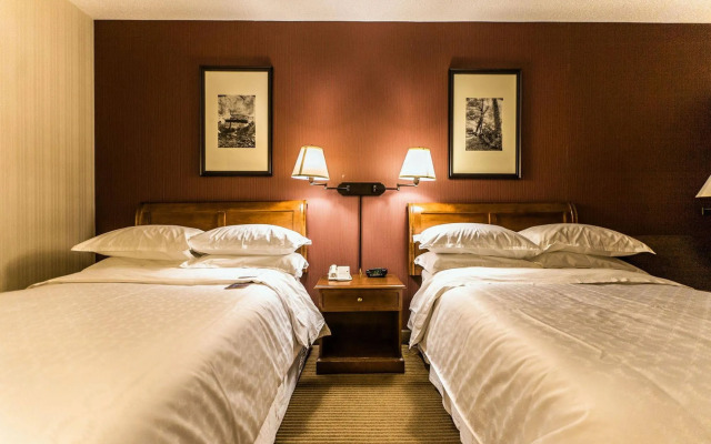 Sheraton Eatontown Hotel