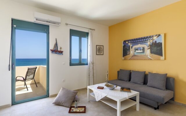 Live by the sea at House Almyra