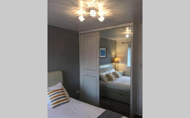 Comfy;PoundHill;Crawley Apartment near Gatwick and London
