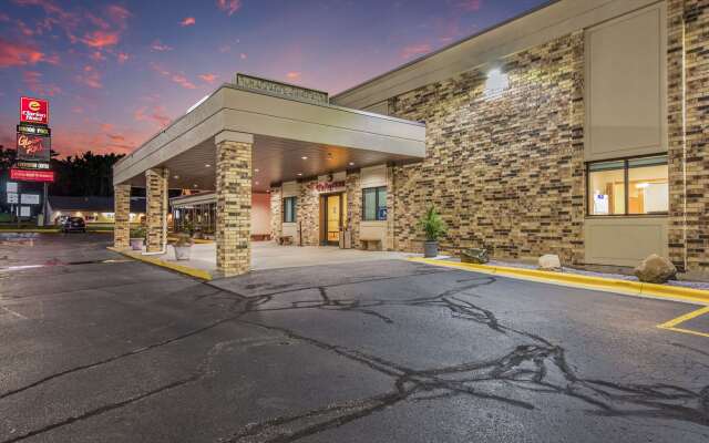 AmericInn & Suites By Wyndham Baraboo Event Center