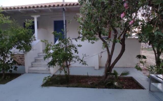 Lovely studio by the beach