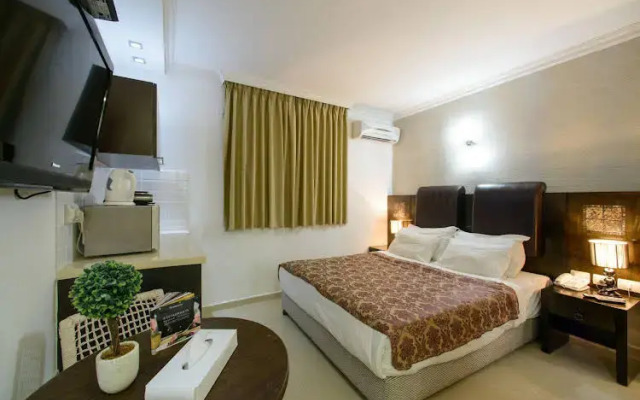 Royalty Suites