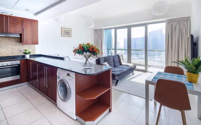 Spacious Studio in new 8 Boulevard Walk!