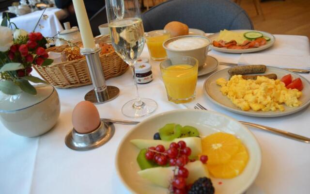 Seehotel Maria Laach