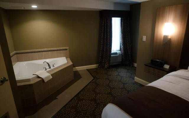 AAshram Hotel by Niagara River