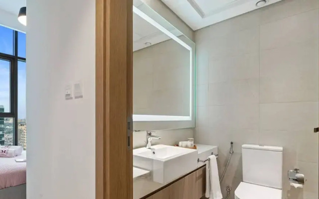 1BR Apt Near Downtown Dubai Pool Skyline Views