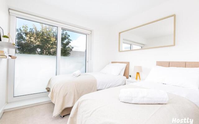 Elephant Court - Comfortable, spacious house with parking