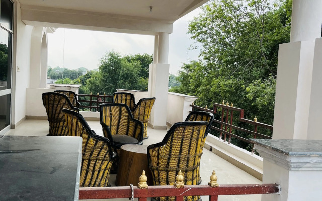 OYO 17284 Hotel Vrindavan Palace