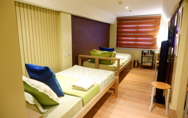 OYO 492 Sunset View Ridge Residences