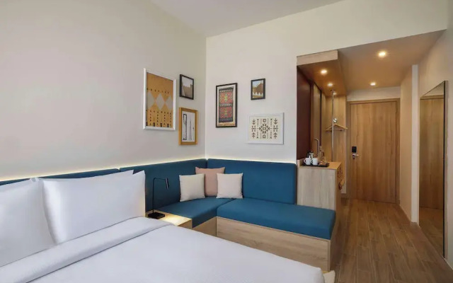 Hampton By Hilton Neom Community 2