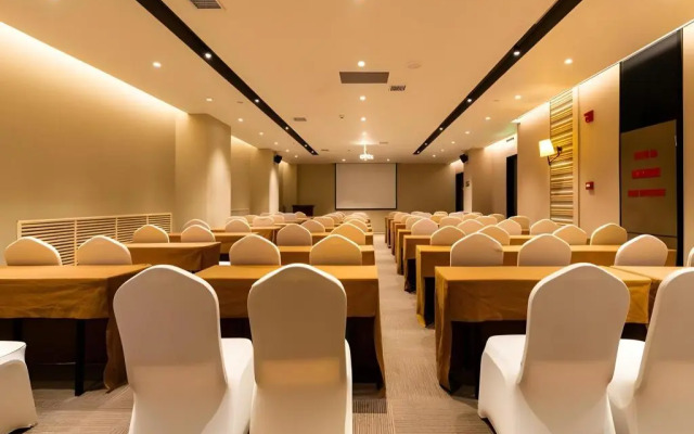 Home Inn Plus (Harbin Central Street)