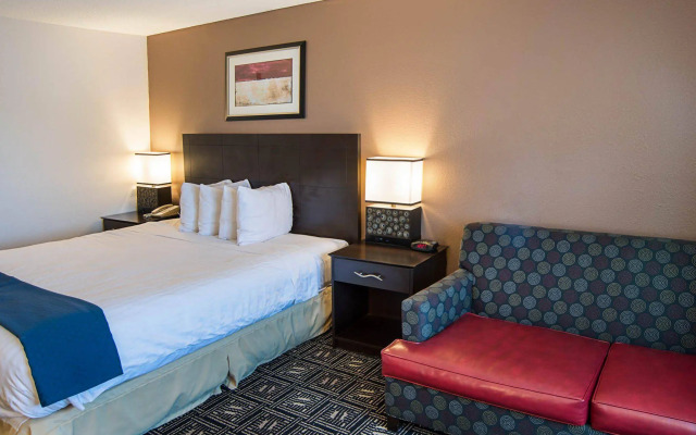 Quality Inn Brooklyn Center