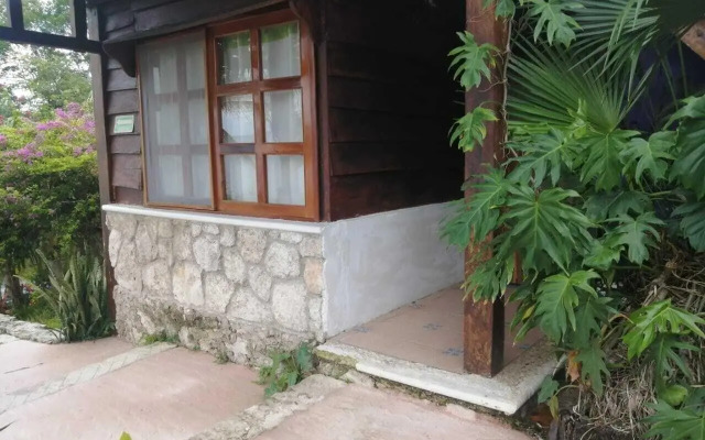 Cabanas k'iin Yéetel Há Bacalar