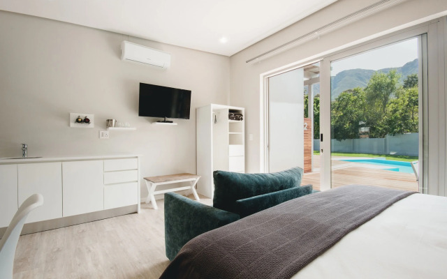 A Riverbed Guesthouse