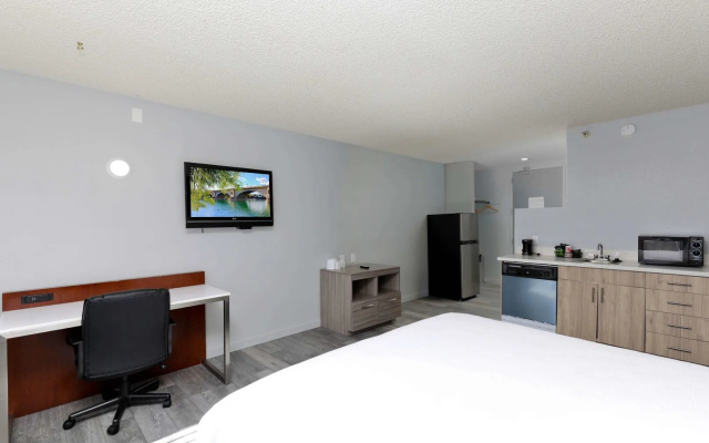 Studio 6 Suites Lake Havasu City, AZ