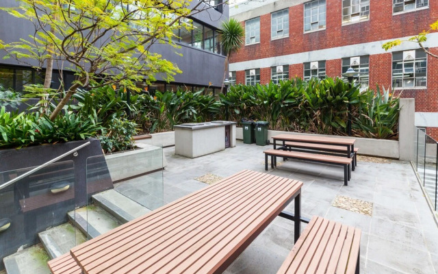 WESLEY, 2BDR Carlton Apartment