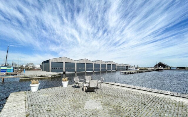 Amazing Ship/boat in Heeg With Wifi and 3 Bedrooms