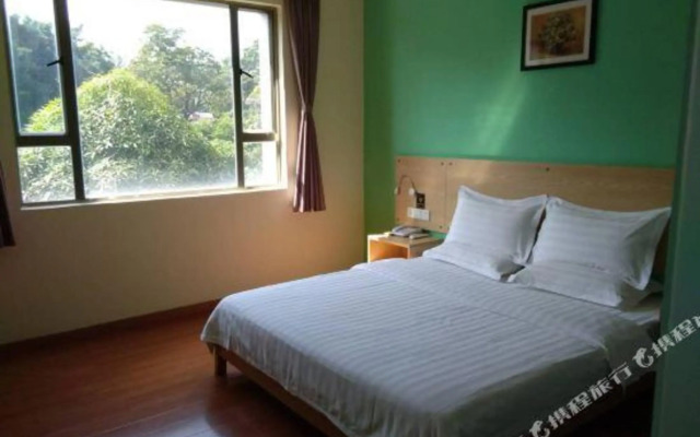 Rujia Business Hotel (Zhanjiang Aihua Plaza)
