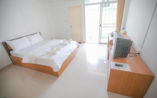 Grand Charoonrat Apartment