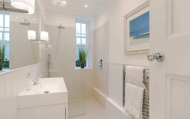 Bright and Leafy 1 Bedroom Flat in the Heart of Chelsea