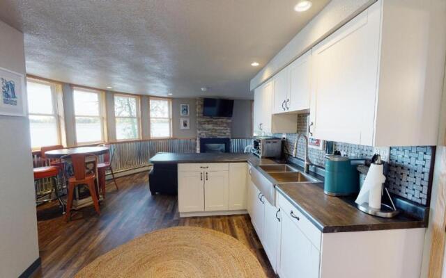 Square Bed ~ Round House